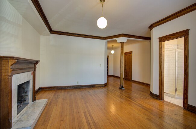 Building Photo - 845 W. Sheridan