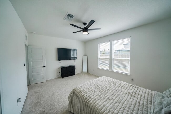 Building Photo - Beautifully Maintained Single-Story Home i...