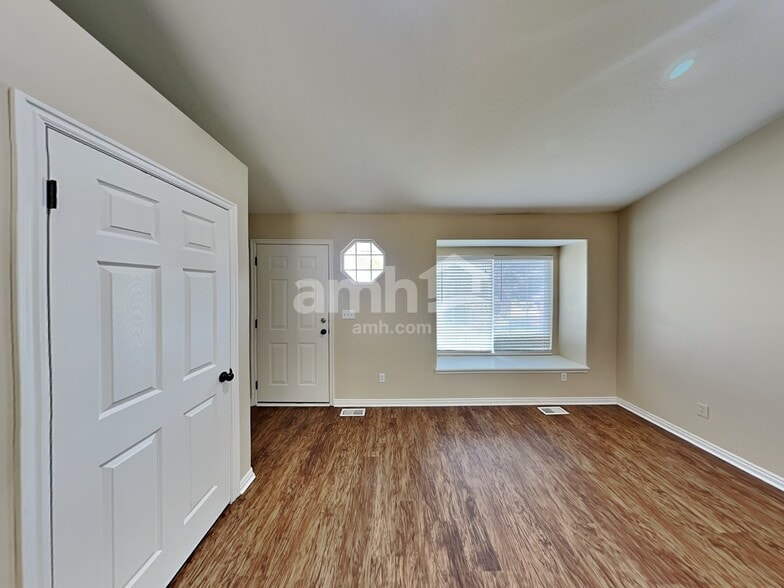Building Photo - 2665 200 E
