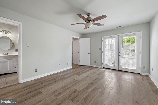 Building Photo - 530 Highland Dr