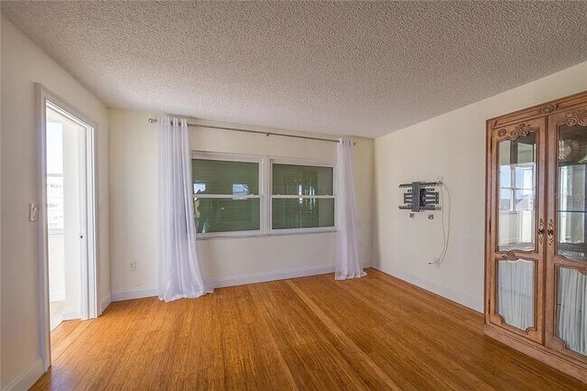 Building Photo - 10th FLR 2B/2BA Waterfront with Panoramic Intercoastal Views in 55+ Community