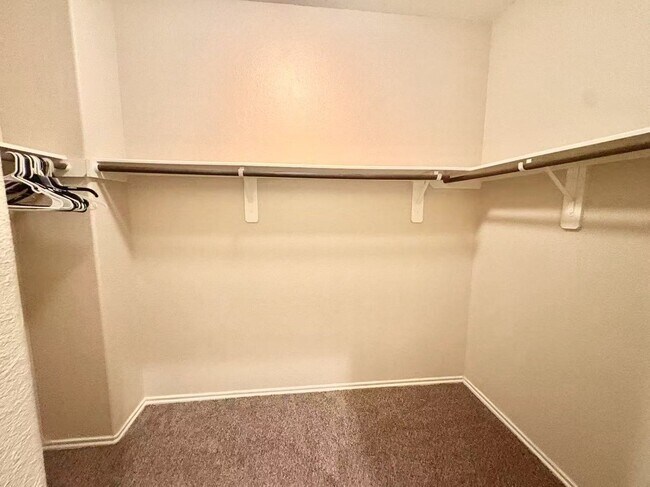 Building Photo - Cozy and well-kept 4 beds rental home in Houston