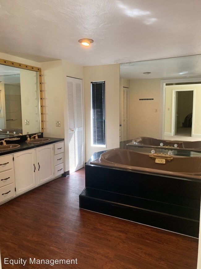 Building Photo - 88 Main St