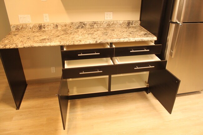 Kitchen Counters, Cabinets - 1109 5th Ave S