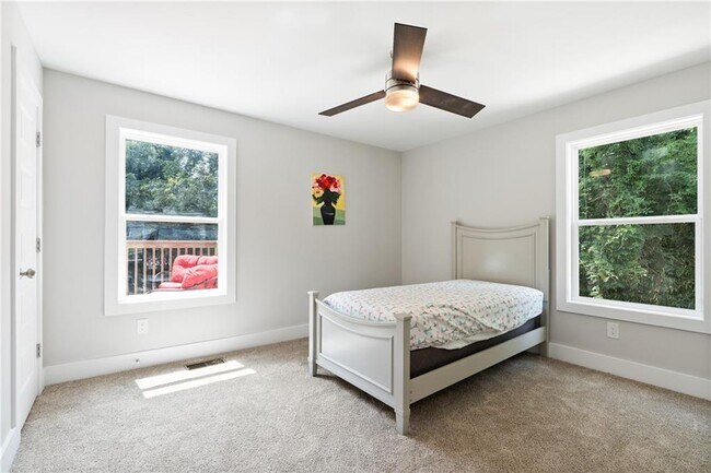 Building Photo - 3439 Jackson Dr