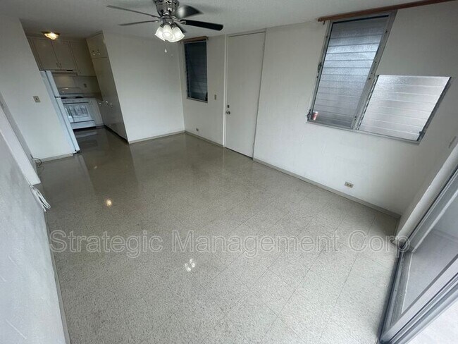 Building Photo - 1735 Young St