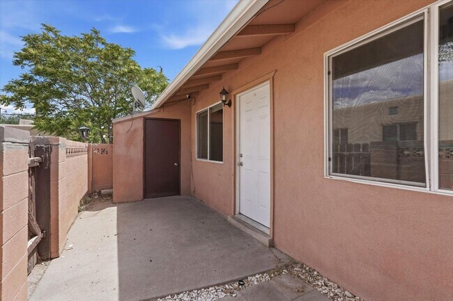 Building Photo - 304 Vassar Dr SE