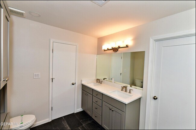 Building Photo - 529 Castlerock Ln