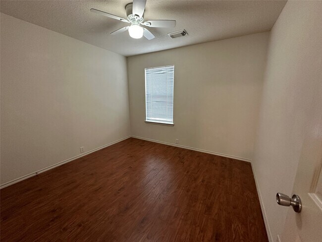 Building Photo - 14915 Sugar Sands Dr