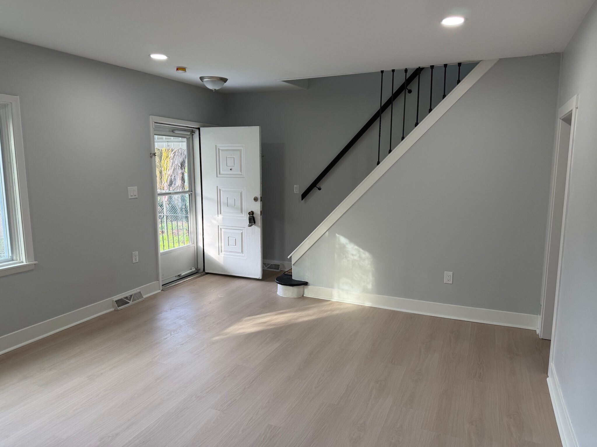 Building Photo - 1115 Fairdale St