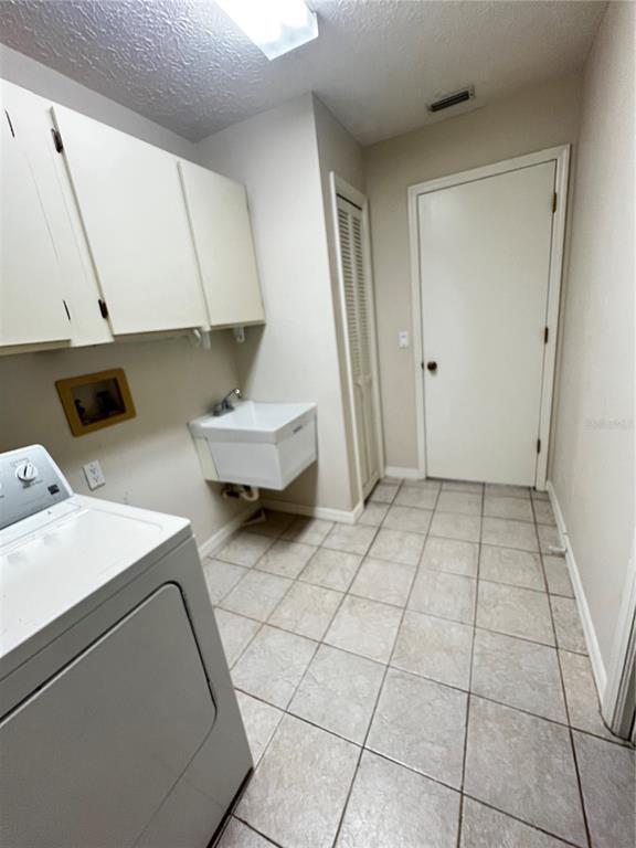 Building Photo - 8642 Cypress Lakes Blvd
