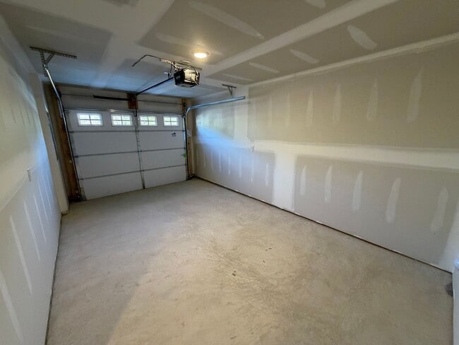 Building Photo - Modern Two-Story Townhome with Open Floor Plan and Garage