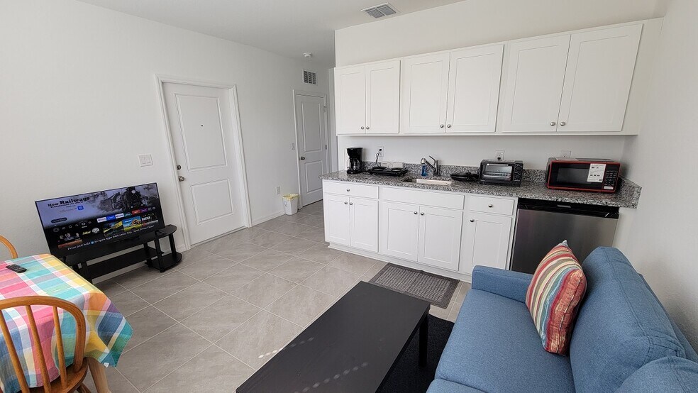 Building Photo - 733 Cleaves St SE