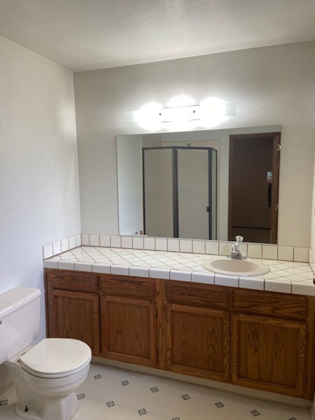 Building Photo - Excellent eastside location, 3/2, fenced yard, 2 car garage