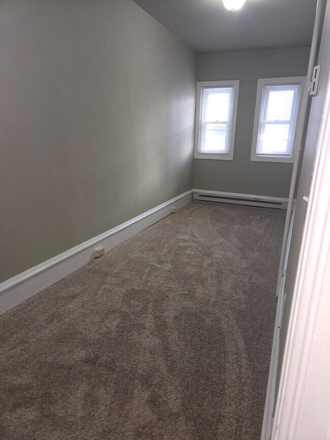 Building Photo - 103 S Madison St