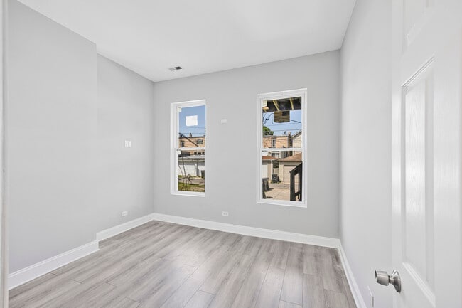 Building Photo - 6522 S Ellis Ave
