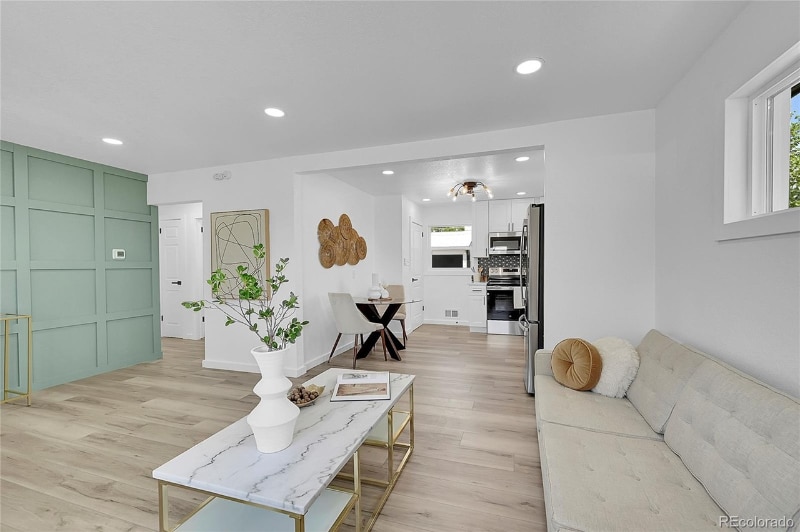 Building Photo - 461 W 71st Ave