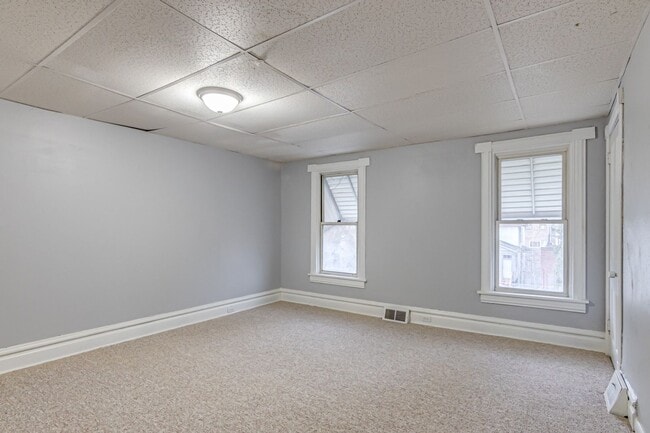 Building Photo - Remodeled 2 Bedroom, 1 Bathroom in Mt. Oliver- Newly Renovated!