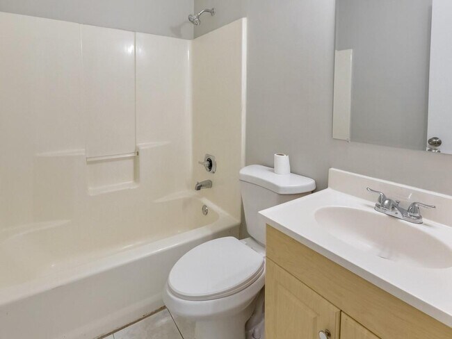 Building Photo - 9138 Clubhouse Dr