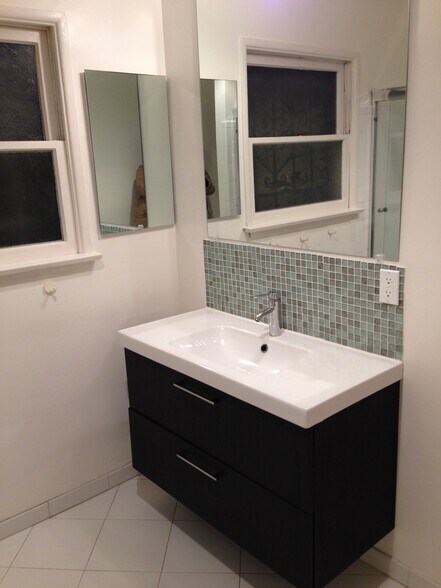 Building Photo - 3315 Caroline Ave