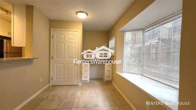 Building Photo - Private, 1bed/1bath condo in the Greenway ...