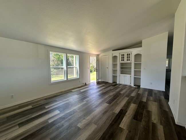 Building Photo - 4655 NE Elliott Cir