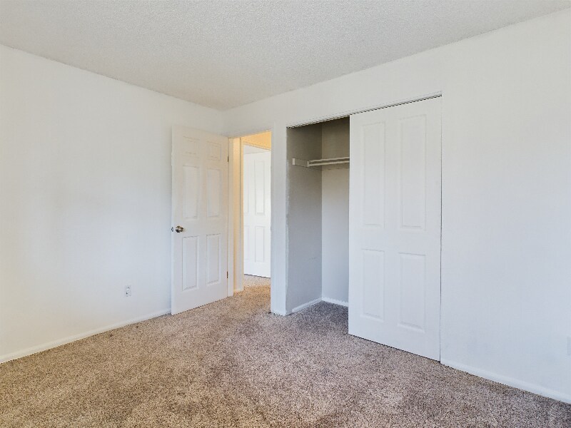 Building Photo - 14720 E Kentucky Dr