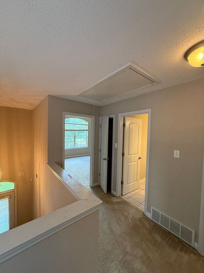 Building Photo - ADORABLE TWO STORY HOME IN GREAT LOCATION!