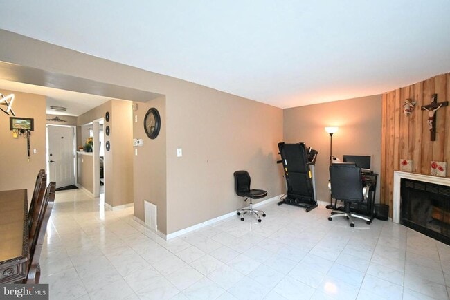 Building Photo - 36 Danbury Dr