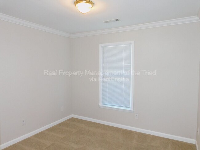 Building Photo - 5609 Wellsley Dr W