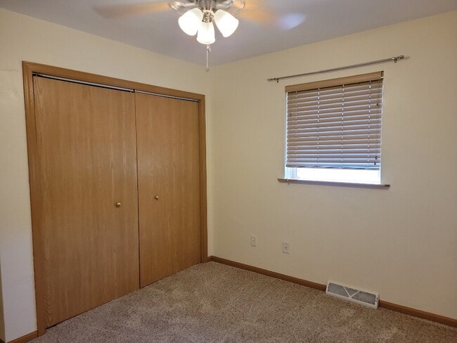 Building Photo - "Spacious 3-Bedroom Side by Side Duplex in...