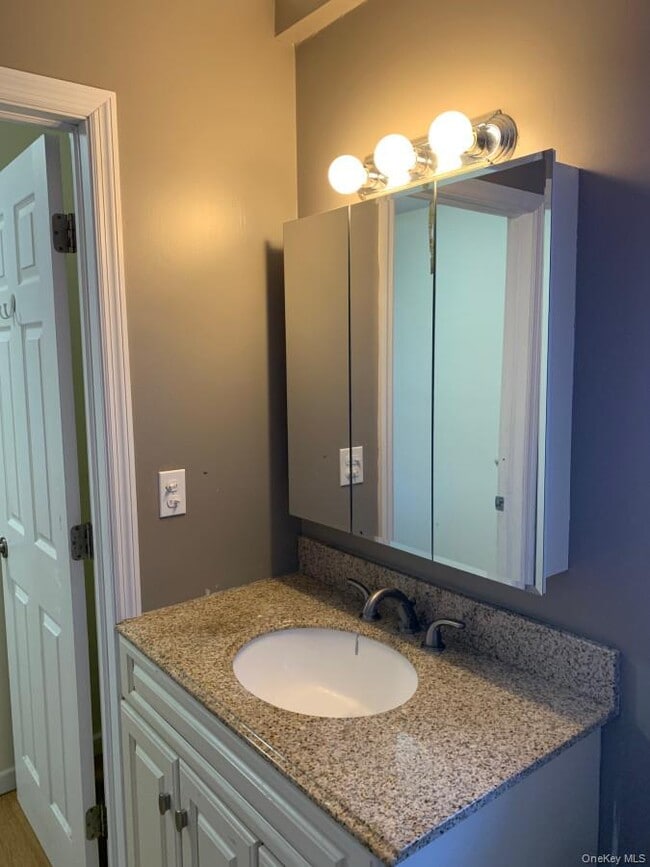 Building Photo - 8068 Albany Post Rd