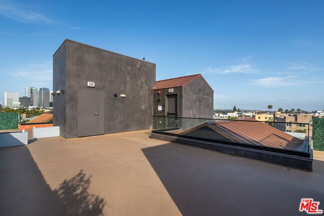 Building Photo - 1618 Hilts Ave