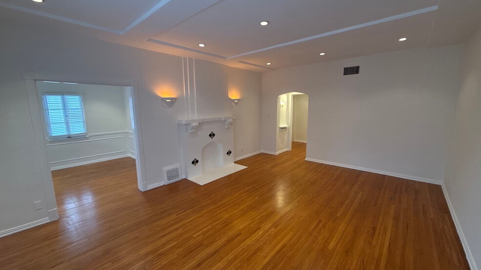 Primary Photo - 6130 Orange St