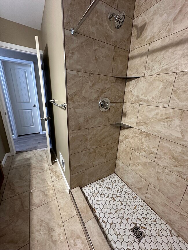 Building Photo - 831 25th Ave N