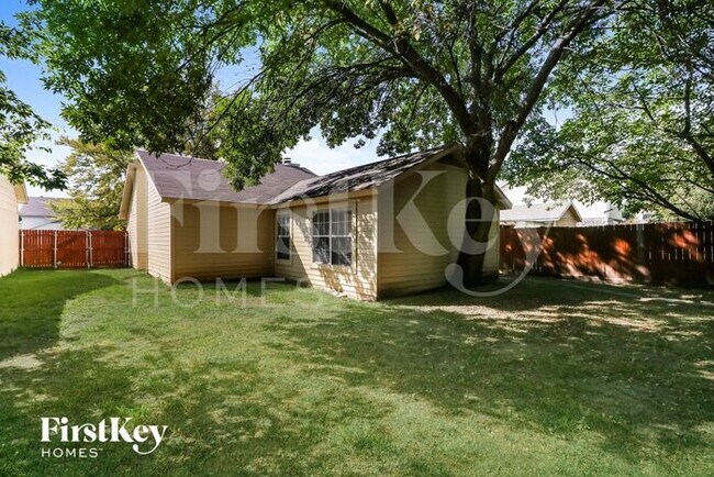Building Photo - 1705 Wallingford Dr