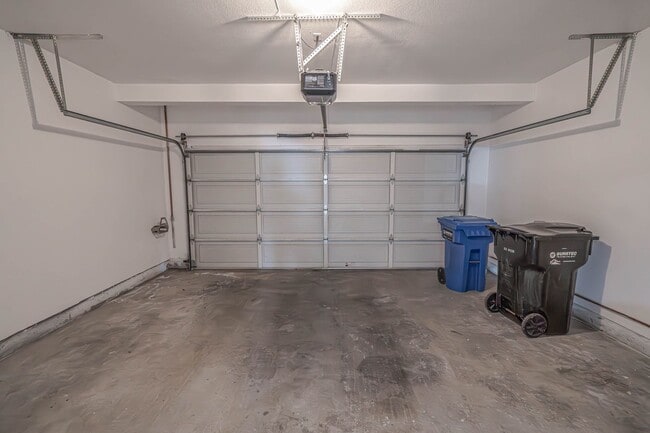 Building Photo - COMING SOON! Palisades 3 Bedroom Townhome for Rent in Stevenson Ranch!