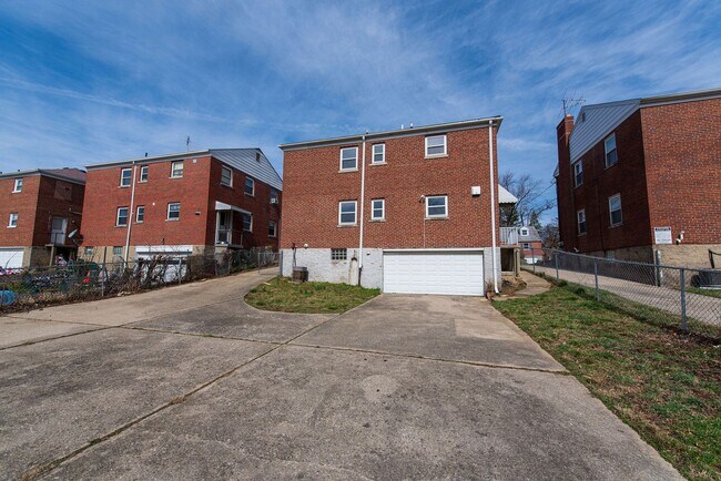 Building Photo - 3053 N Hegry Cir