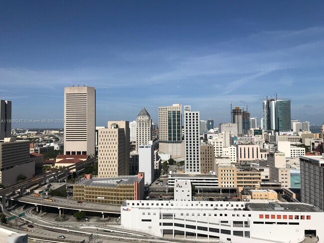 Primary Photo - 350 S Miami Ave