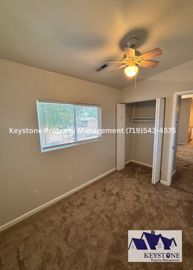 Building Photo - Near Parkview Hospital 3 Bed, 1 Bath Home W/D, Dishwasher Included $1600/$1600