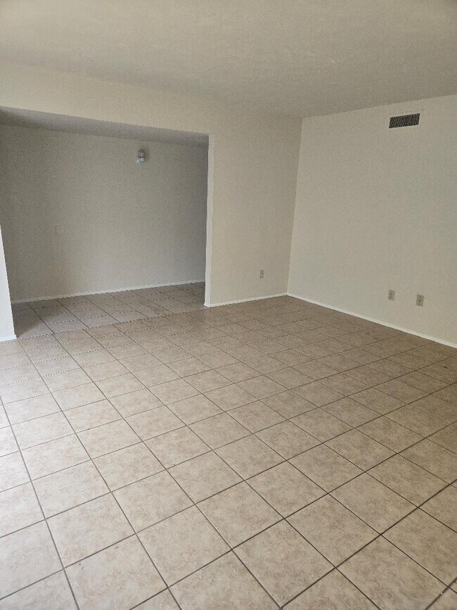 Building Photo - 15803 Munson Ln