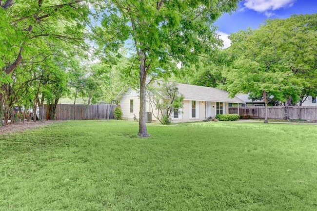 Building Photo - 3100 Ray Wood Dr