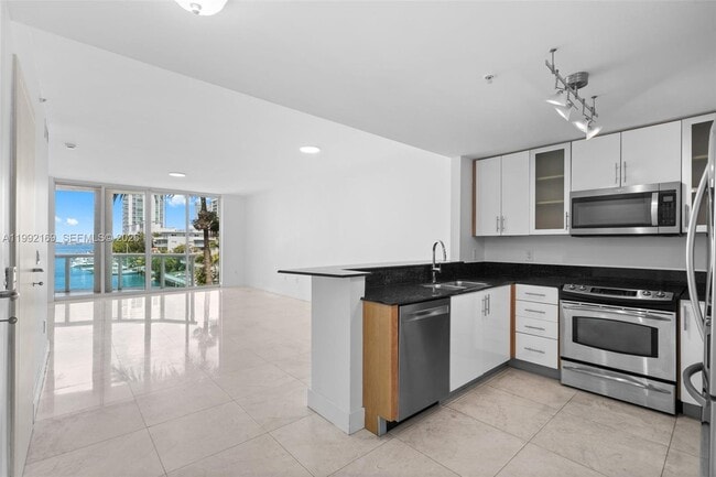 Building Photo - 7918 Harbor Island Dr