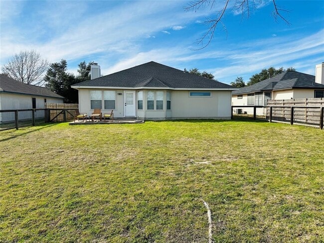 Building Photo - 114 Dana Dr