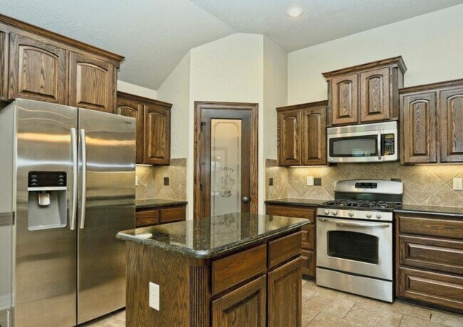 Building Photo - Harker Heights Home With Upgraded Features