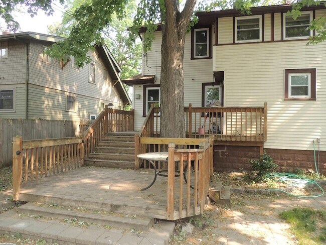 Building Photo - 506 Hawthorn Ave