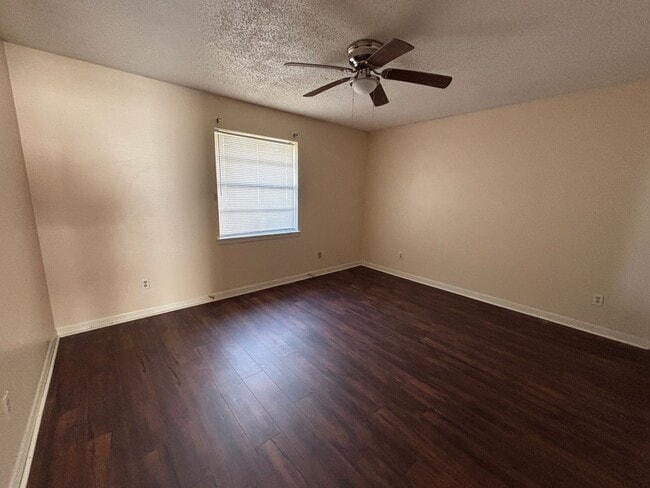 Building Photo - COZY AND SPACIOUS BRICK HOME NEAR PINES ROAD IN SHREVEPORT.