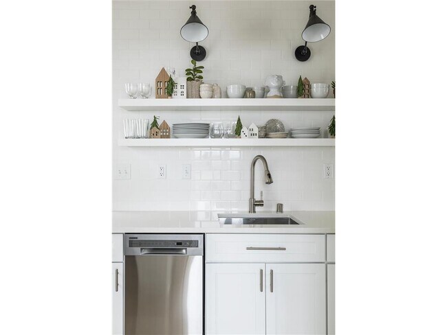 Building Photo - 4050 Upton Ave S