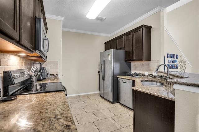 Building Photo - 3014 Rosemount Ln