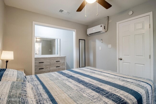 Building Photo - 226 Milray Ln